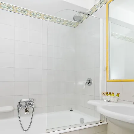 Minerva ホテル 4*